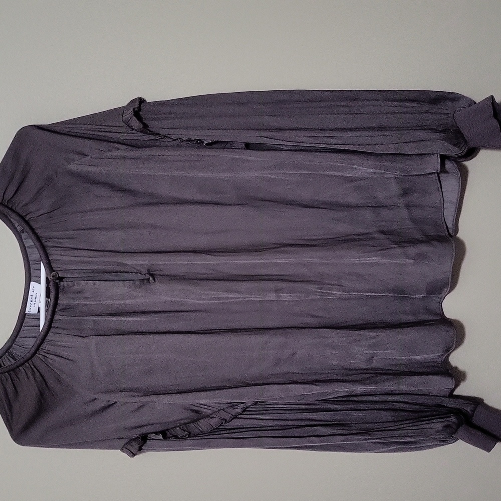 Current Air Flowy Gray Size M Silky Top Round Neck Long Sleeve Picot Stitching